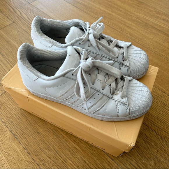 Size 5.5 Adidas Cloud White Superstar Sneakers - Picture 2 of 3